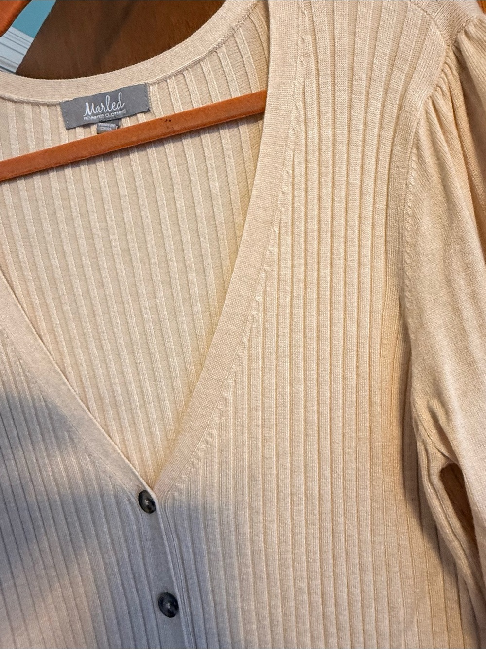 NWOT Medium Cream Ribbed Button-Front V-Neck Sweater - Picture 6 of 7